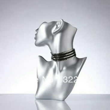 مانکن ویترین طلافروشی مدل نیم رخ در دسته تندیس های دکوراسیون ماکت طلا فروشی Mannequin jewellry decorasion