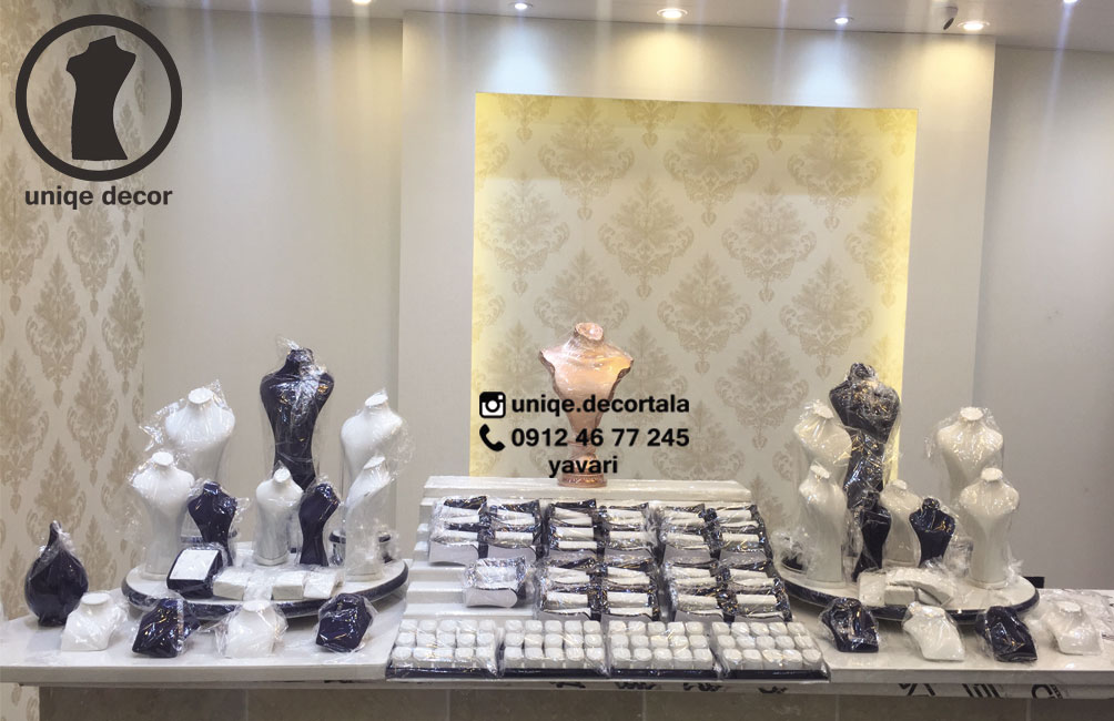 استند تندیس طلا و جواهر در دکوراسیون طلافروشی