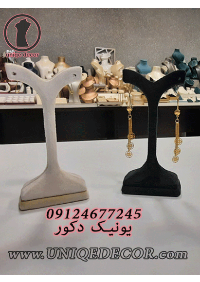 نمایشگر استند گوشواره مخملی صلیبی در طلافروشی