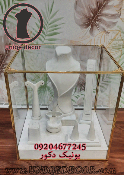 باکس طلا بله برون جعبه خنچه بله برون مانکن طلا برای سفره عقد باکس شیشه ای مانکن دار نمایش جواهرات در باکس شیشه ای خرید مانکن حلقه عروس و داماد باکس سرویس طلا عروس اجاره باکس جواهرات عروسی باکس سفره عقد ست مانکن طلا مراسم عروسی تزیین سفره عقد